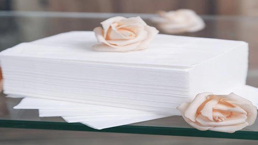福州纸巾简述广告纸巾做的礼品效果怎样